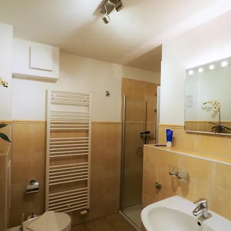 Sola Bona, Fw 2 아파트 *